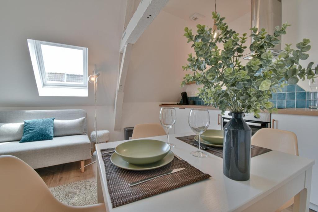 Residence Jean Hardy - Hyper Centre, Parking Gratuit, Wifi, Clim, Gare Valenciennes Buitenkant foto